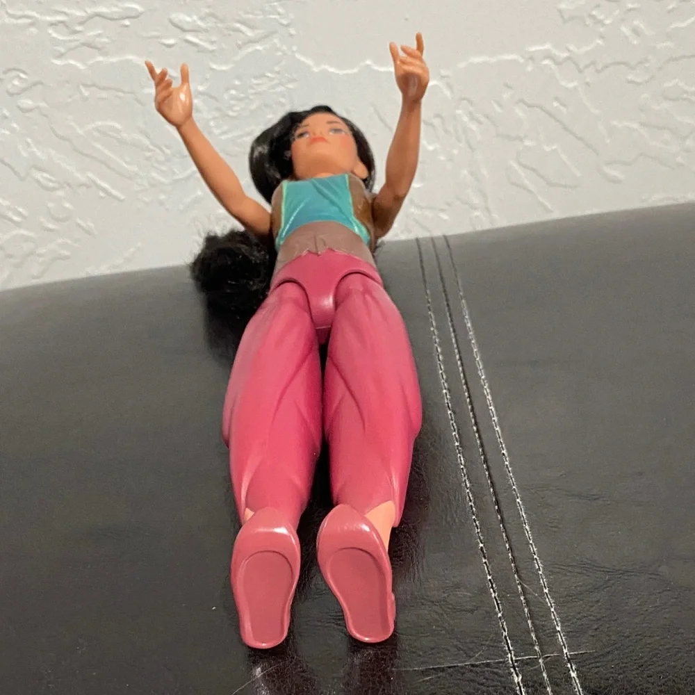 Disney Pricess Raya Doll with Teal and Burgundy Outfit
